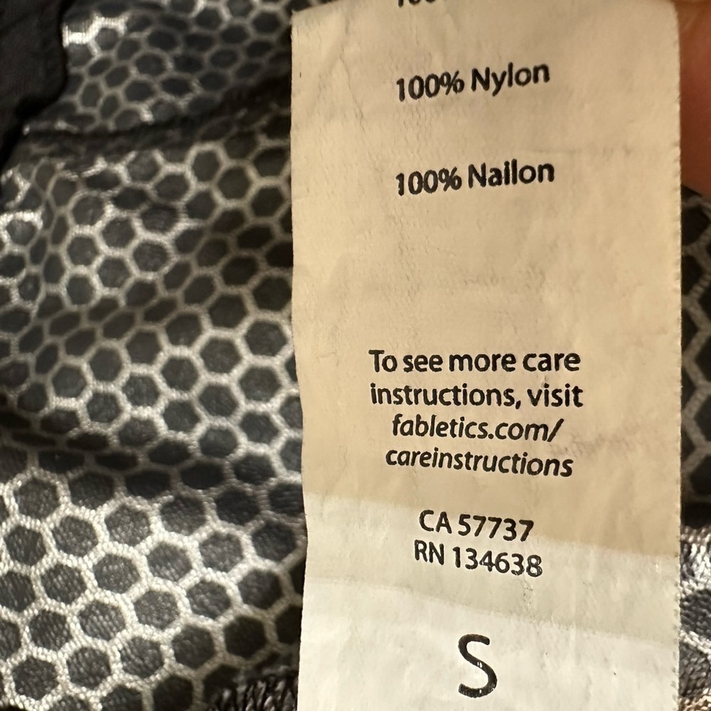 đď¸ Fabletics VEST great condition. - Picture 3 of 10